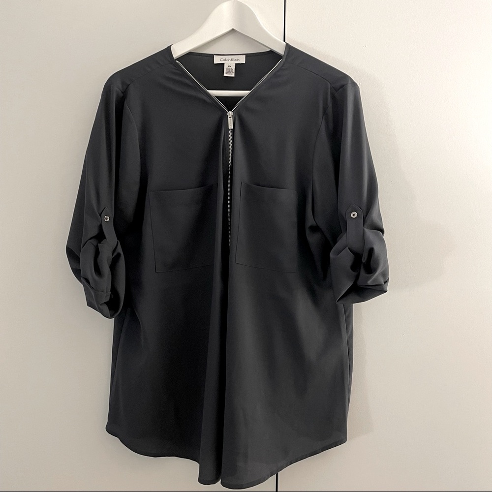CALVIN KLEIN - Women’s zipper blouse in Large